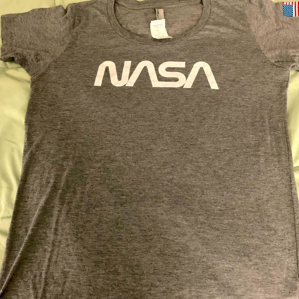 Women’s NASA Launch America Gray T Shirt-size L, slim fit. NWT - Picture 1 of 7